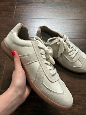 Cream Casual Lace-Up Sneakers